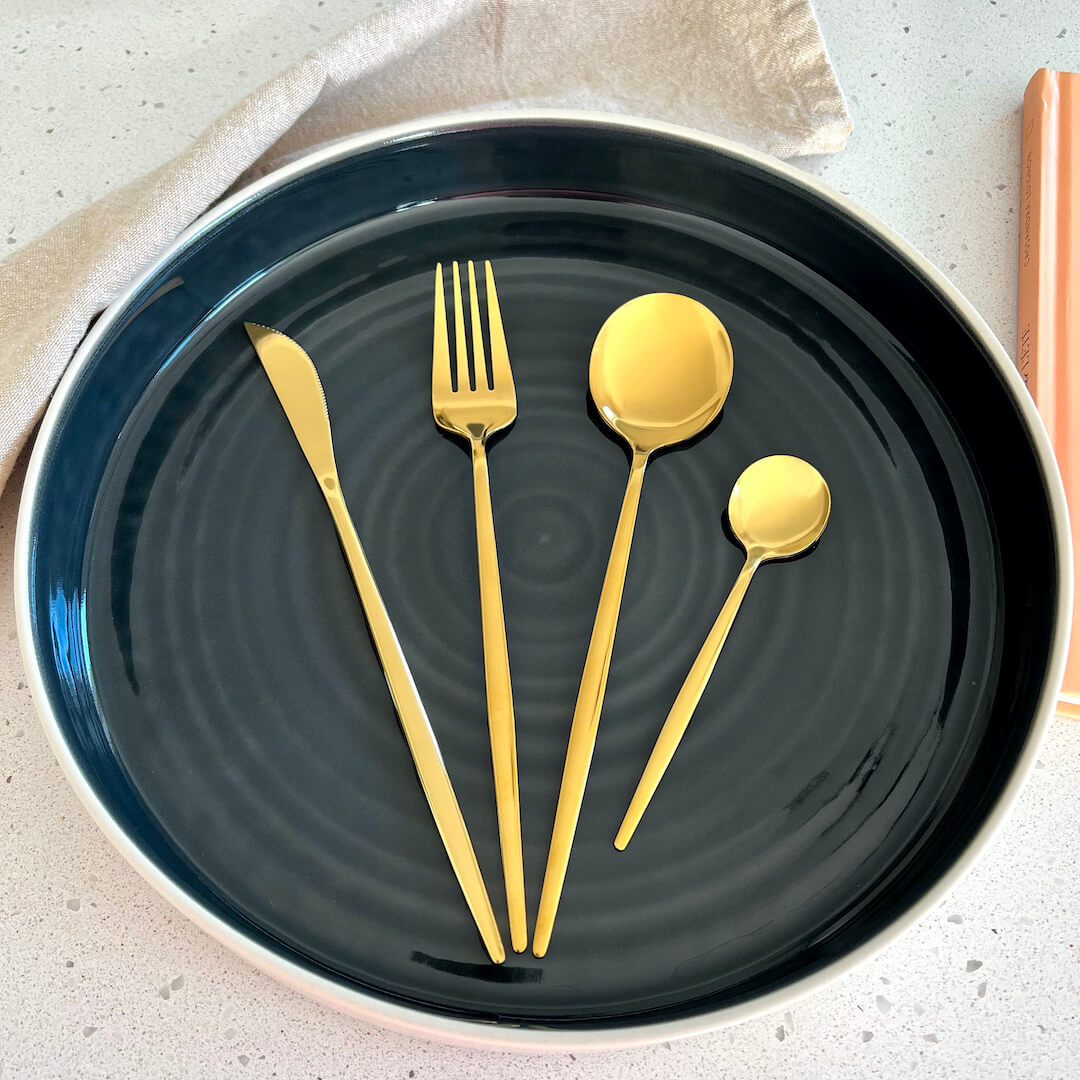 Minimalist Golden Flatware Set - 24 Piece